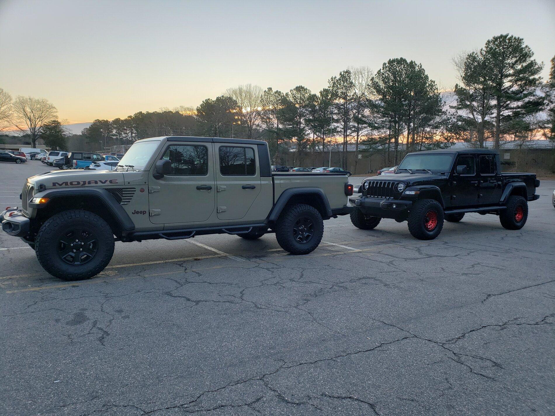 Jeep Gladiator Jeeps Parking Next To Jeeps 20210120_074856