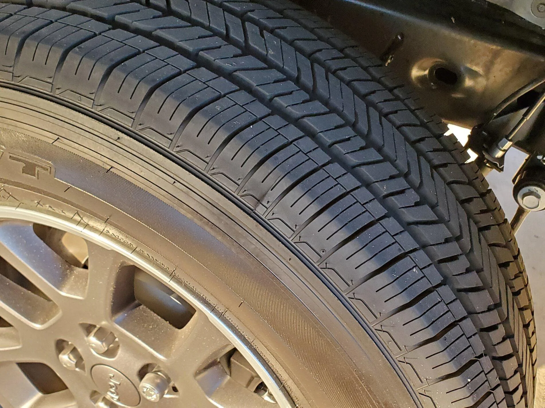 Jeep Gladiator PRICE REDUCED! 4 stock Overland Tires - Dueler H/T 685 - 255/70R18 20210122_074259