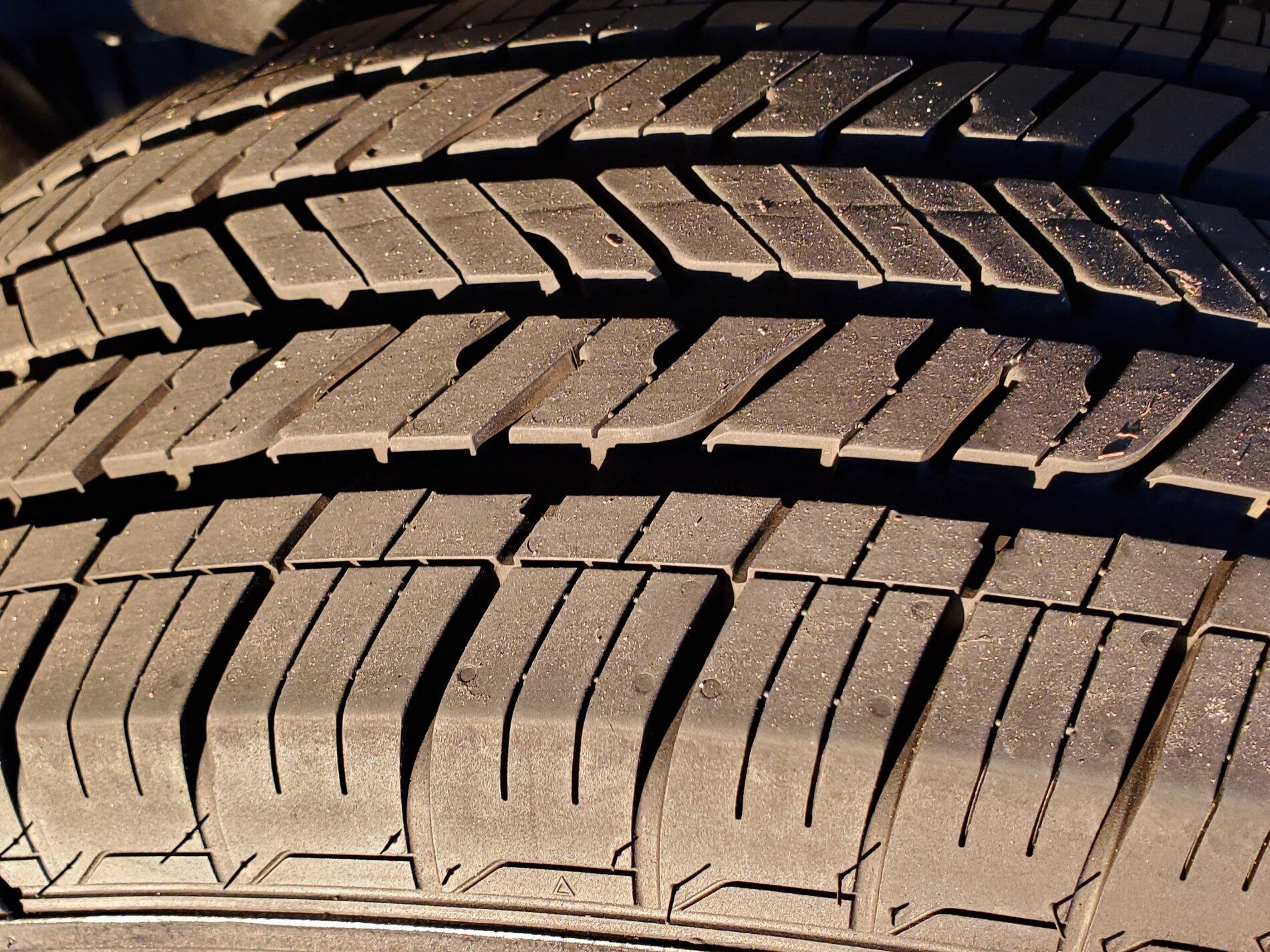 Jeep Gladiator PRICE REDUCED! 4 stock Overland Tires - Dueler H/T 685 - 255/70R18 20210122_073100