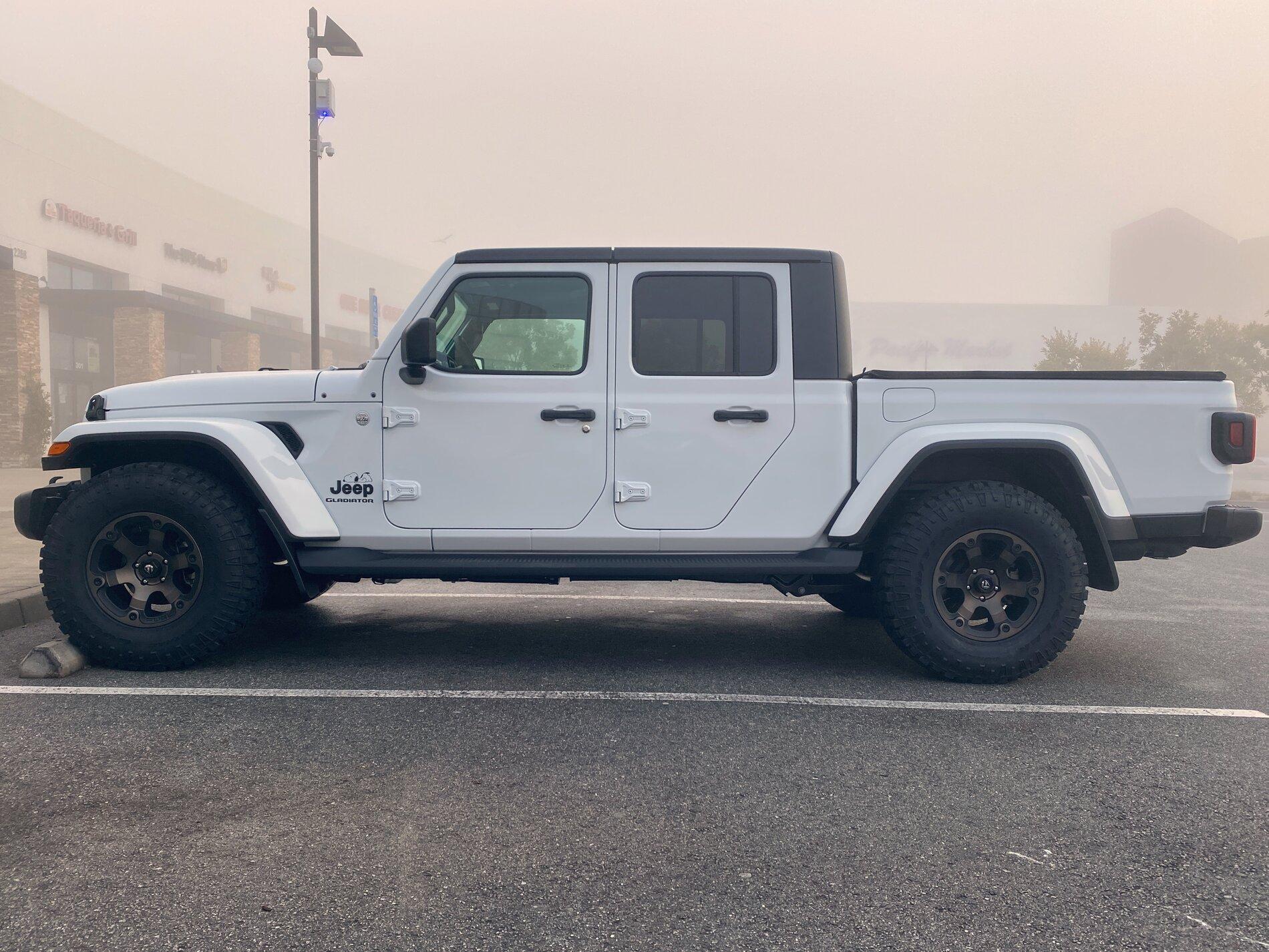 Jeep Gladiator BRIGHT WHITE Gladiator JT Club 7198F85D-ACB8-4D06-996A-C6ED70C3C33C