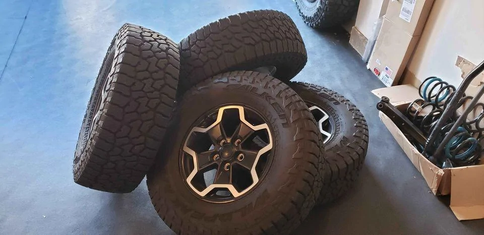 Jeep Gladiator Jeep Gladiator Rubicon Wheels and Tires 141004218_10214611073390517_6299766878244130221_o