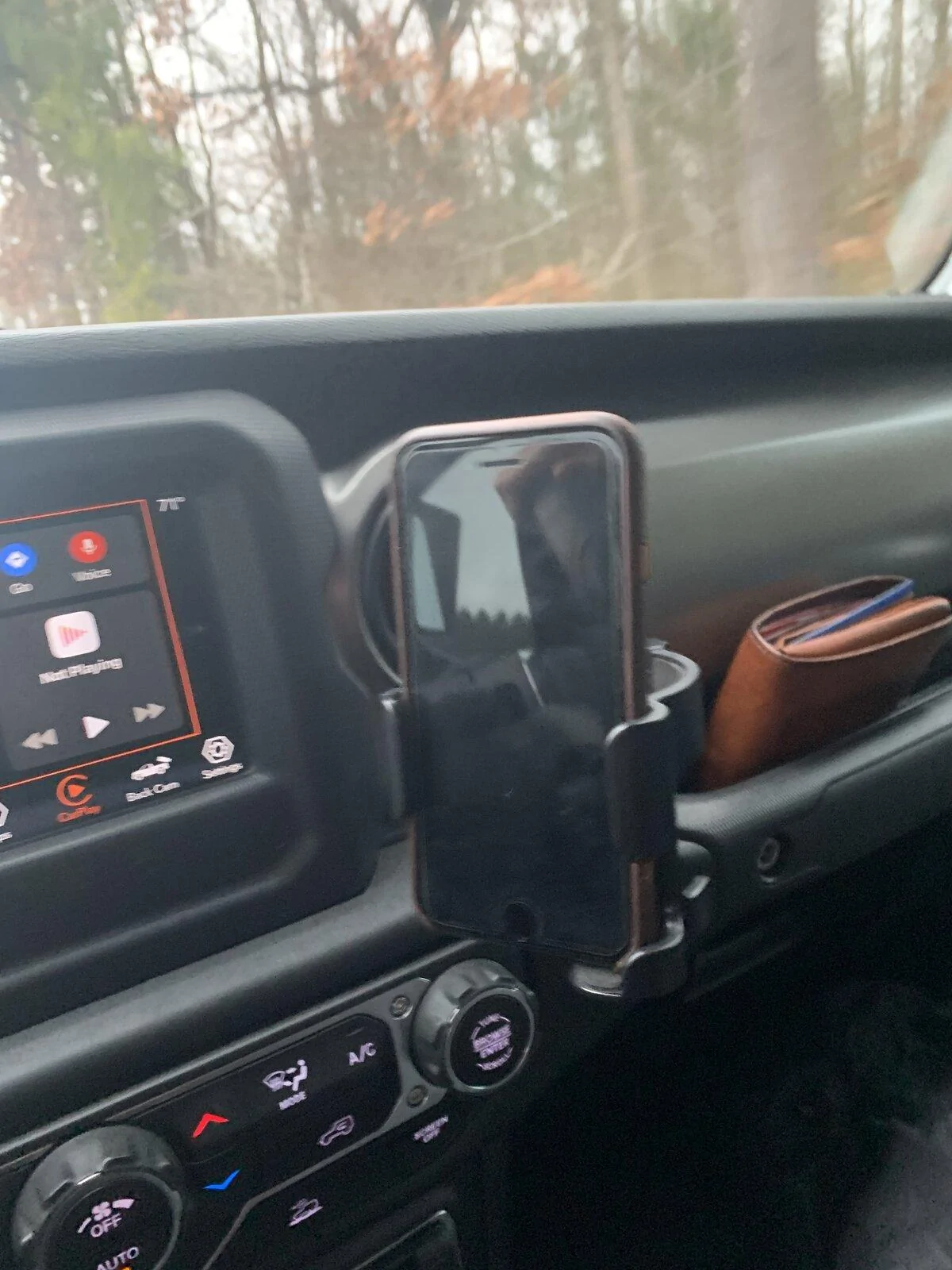 Jeep Gladiator Phone Solutions CA6893CA-00F2-4508-85D3-37E45782A0BD