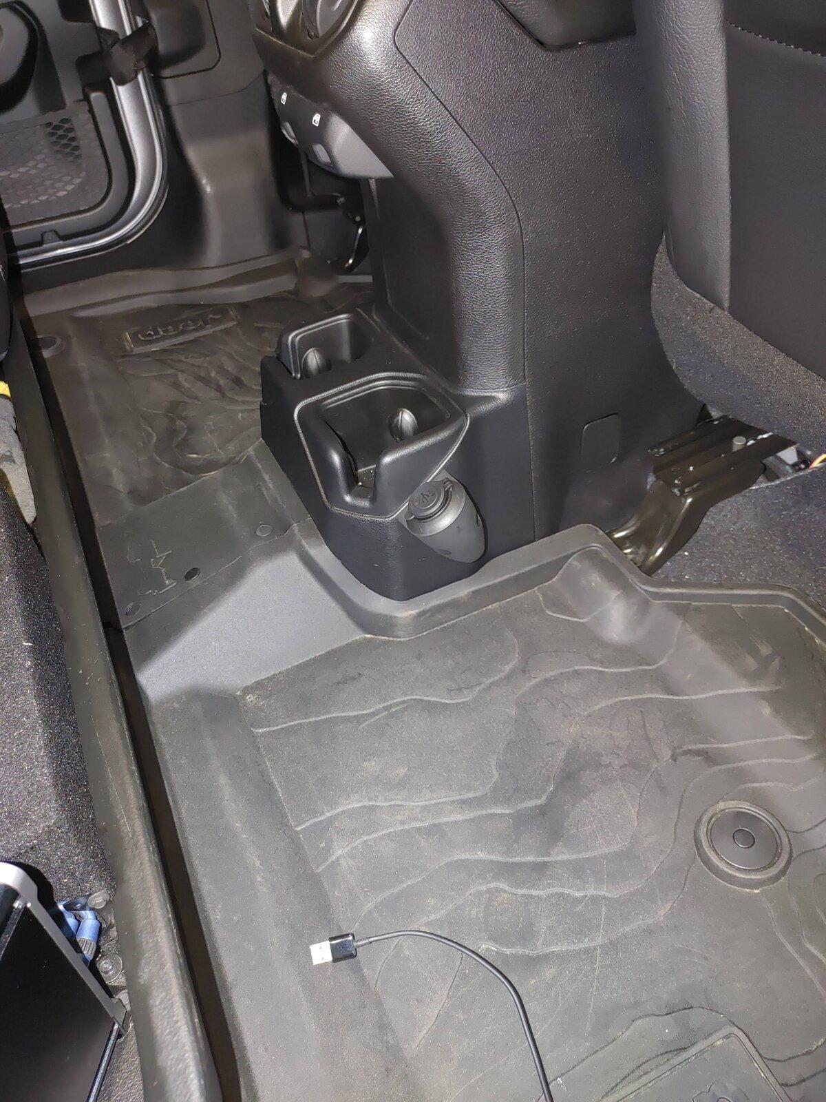 Jeep Gladiator Rear seat power/charging 0715202004