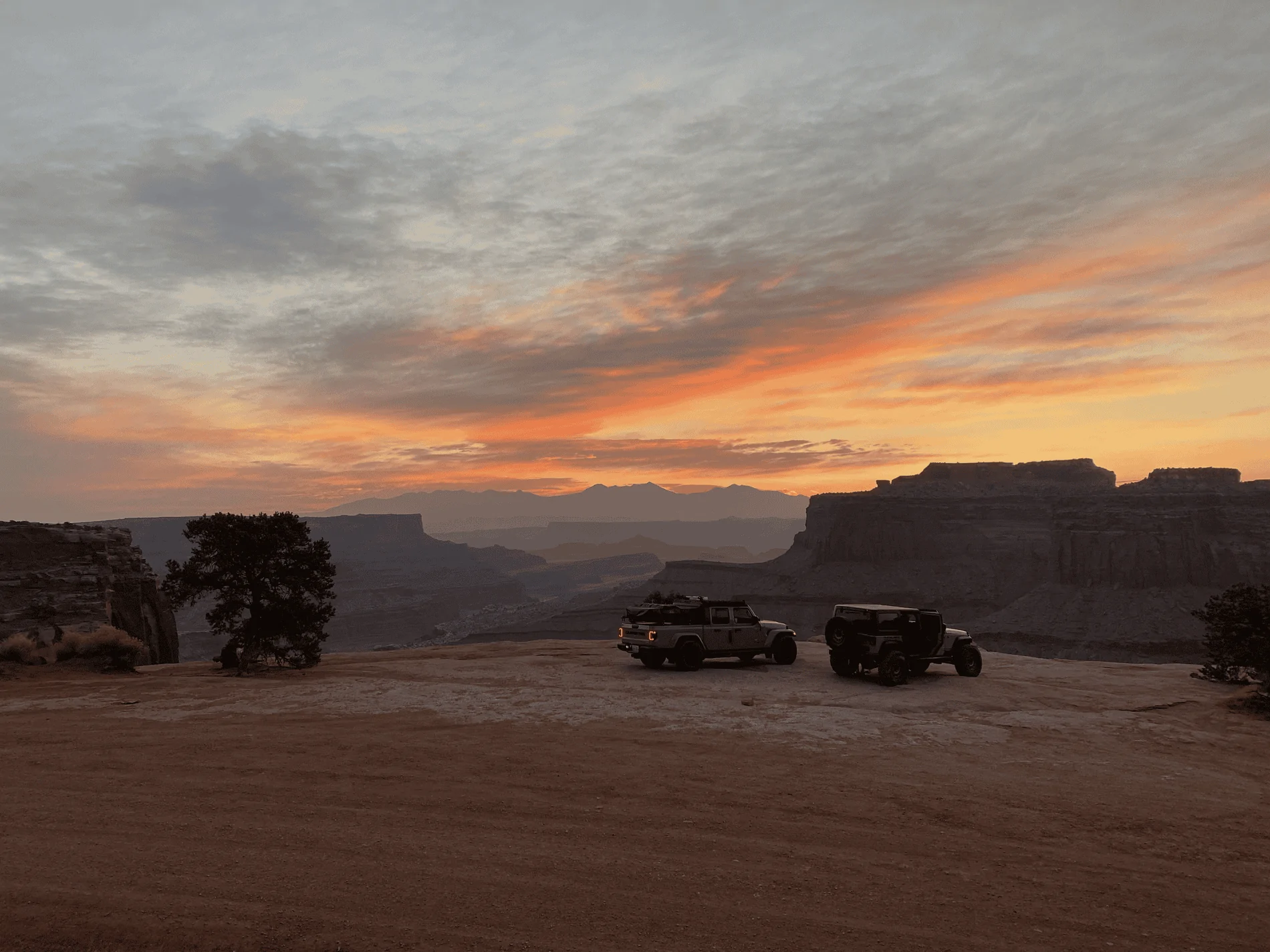 Jeep Gladiator Gladiator Glamour Shots tempImageRQBG89