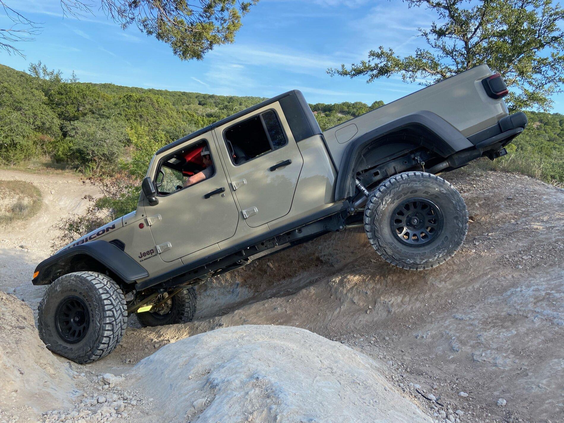 Jeep Gladiator Metal. Cloak game changer 3.5 05165D94-CED1-434C-AAE9-A6E9E48D7E7B