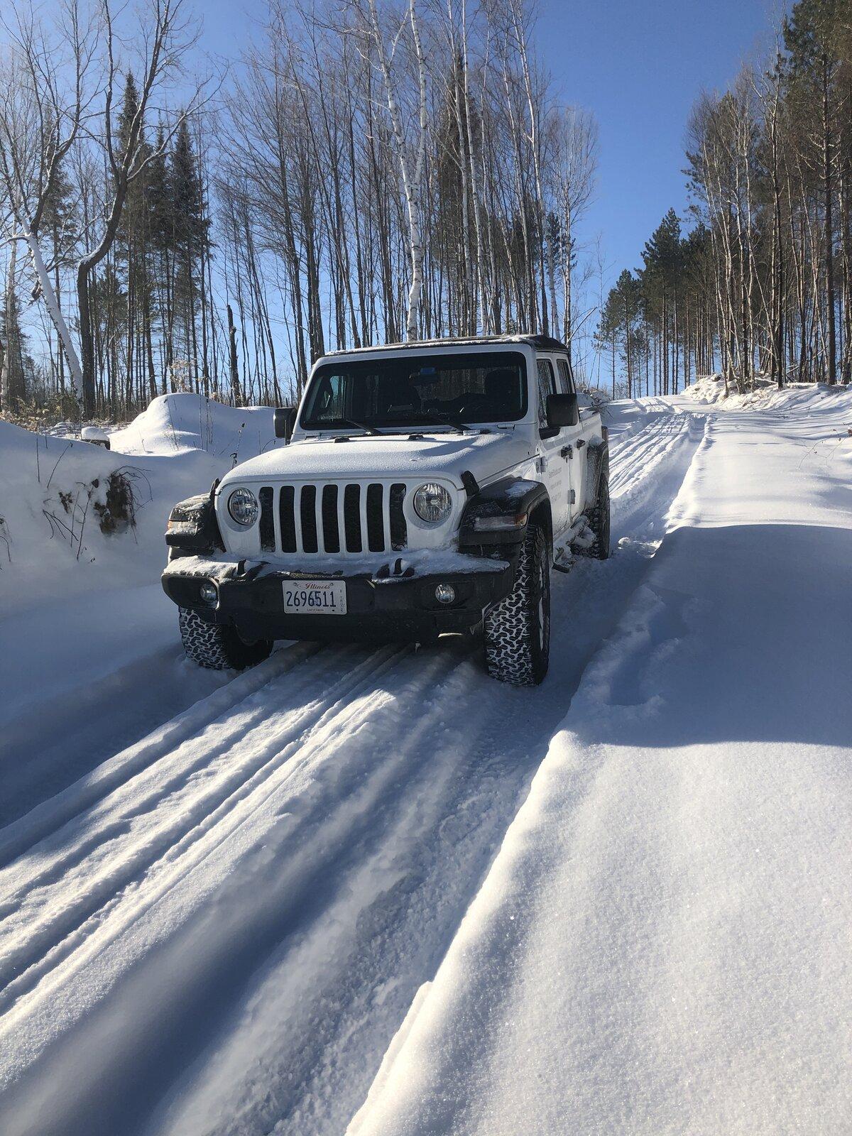 Jeep Gladiator BRIGHT WHITE Gladiator JT Club 8BEE0359-3490-4BAA-ABAF-3C00DF734735