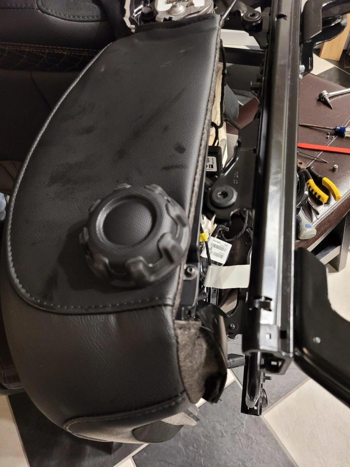 Jeep Gladiator Seat lumber knob removal? 20210123_204627