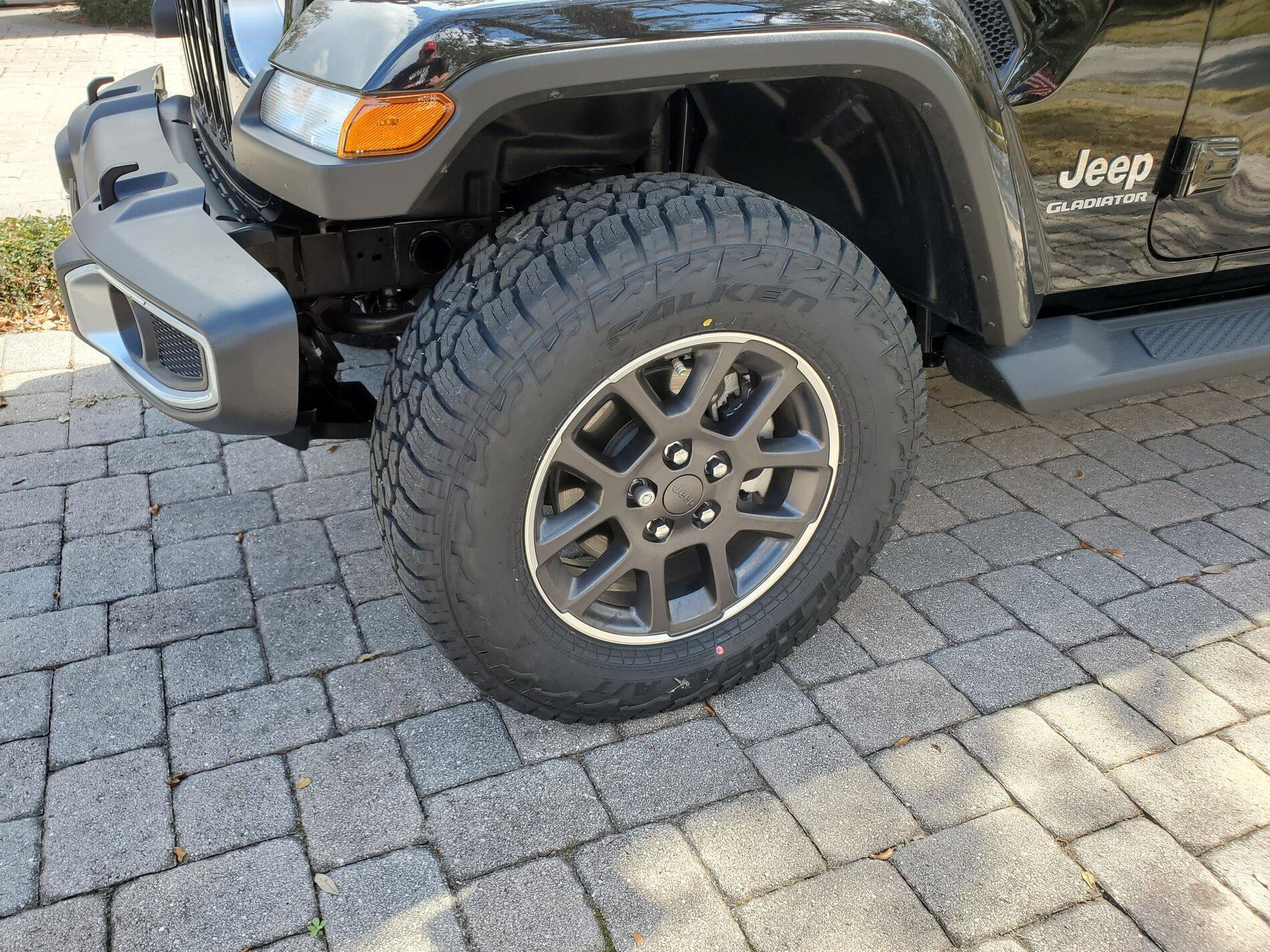 Jeep Gladiator New shoes for the Overland! 20210124_113906