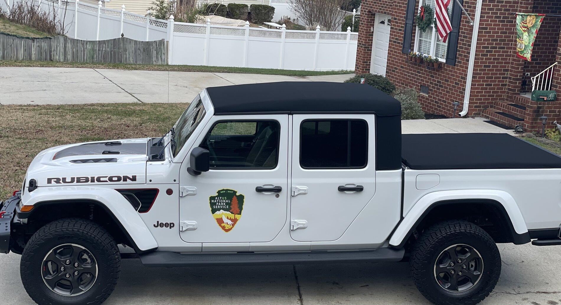 Jeep Gladiator Who Has Just The Soft Top???? E1AE099B-E7AE-4FFA-BF9A-21C3B123118C