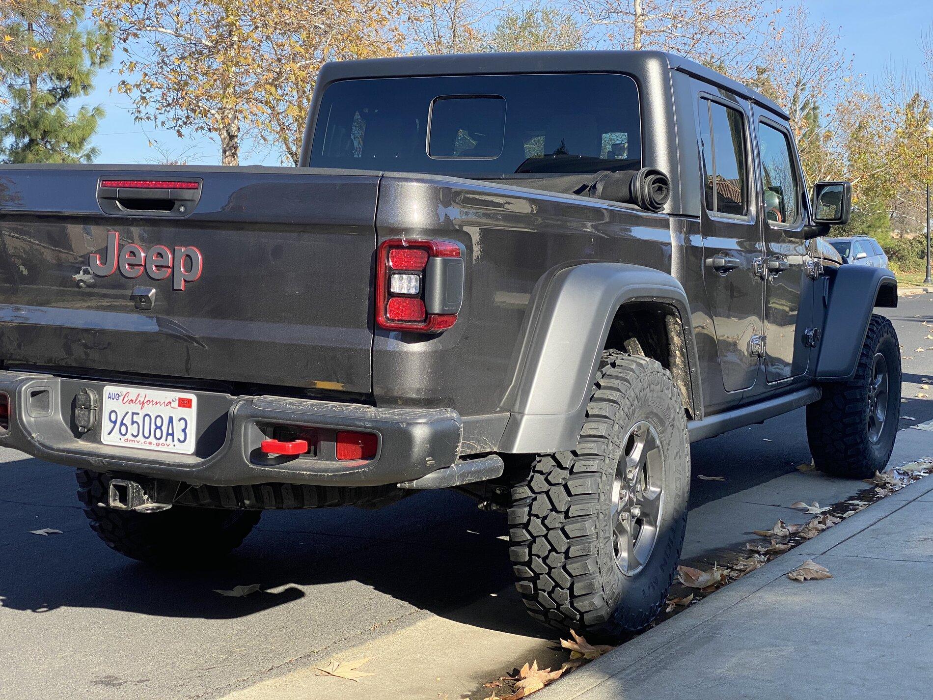 Jeep Gladiator Difference in Rubicon vs Max Tow rear fenders F314091C-F4D4-4B29-B0B1-647F81EE13E6