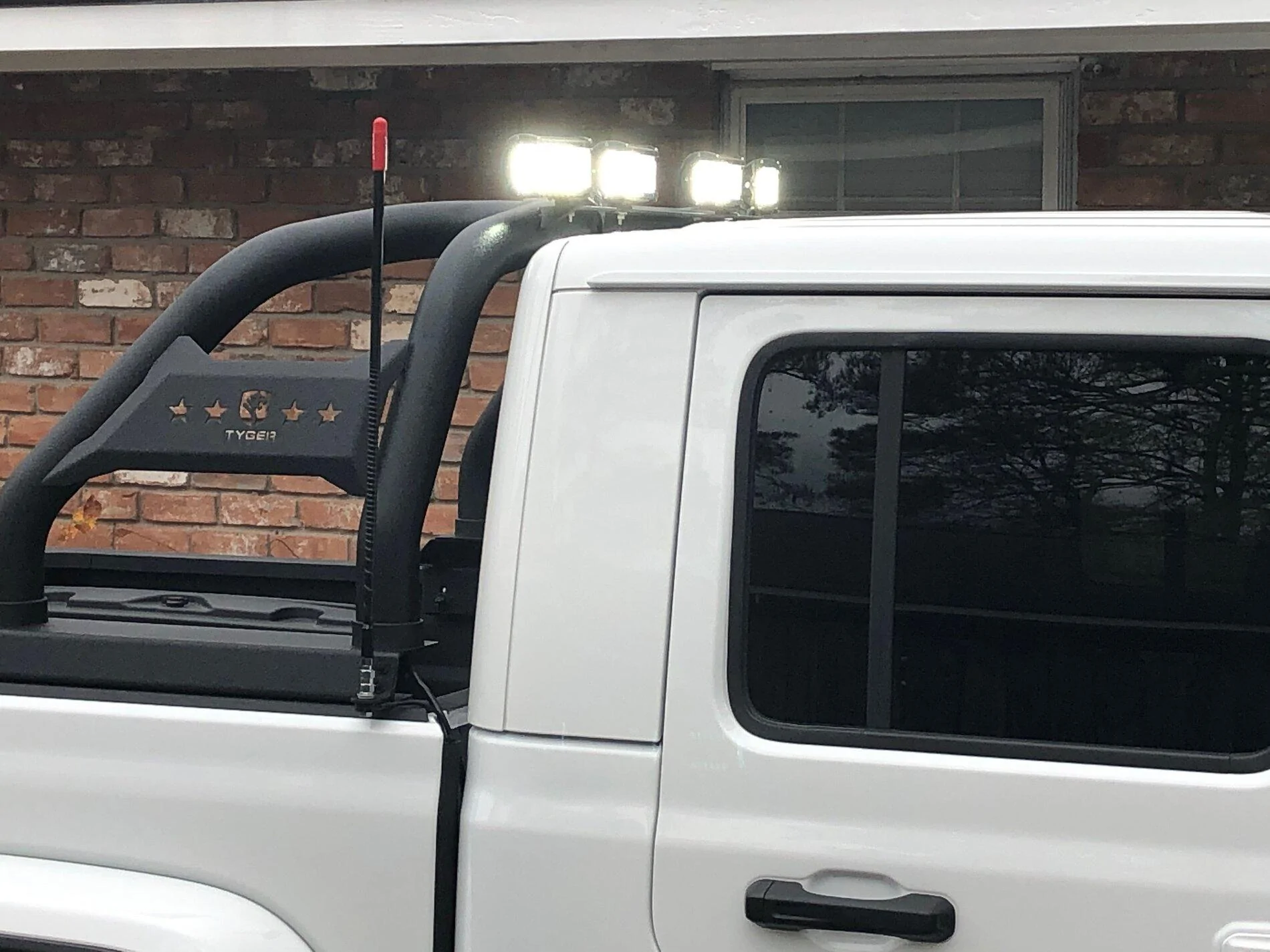 Jeep Gladiator Auxbeam 6-gang Lighting Relay Install aux 8 IMG_1063