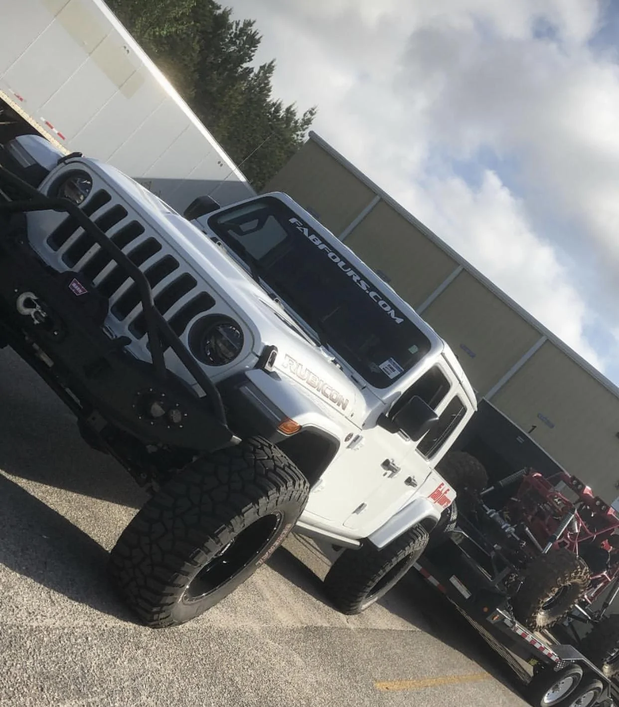 Jeep Gladiator BRIGHT WHITE Gladiator JT Club CE4CCC03-99CC-4213-89A6-7C73E4FE12D2