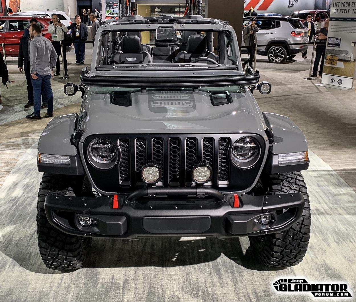 Jeep Gladiator Black grille? CAE71712-7C55-4953-B4A0-87F58230ACE8