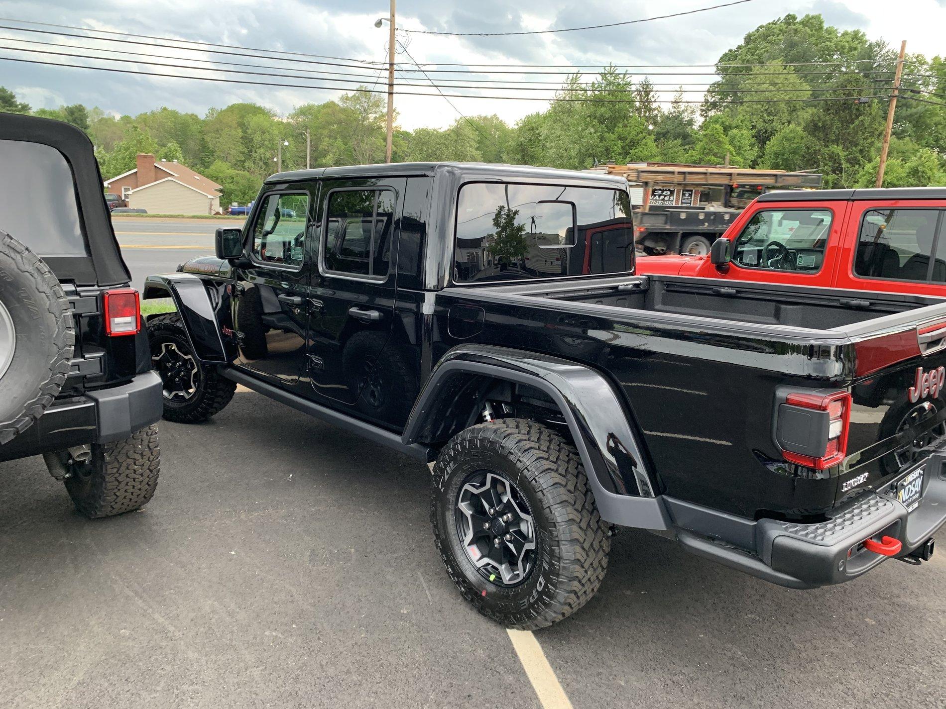 Jeep Gladiator Went gladiator shopping 0EFEE201-03DE-4876-A00F-9A3025F77F13