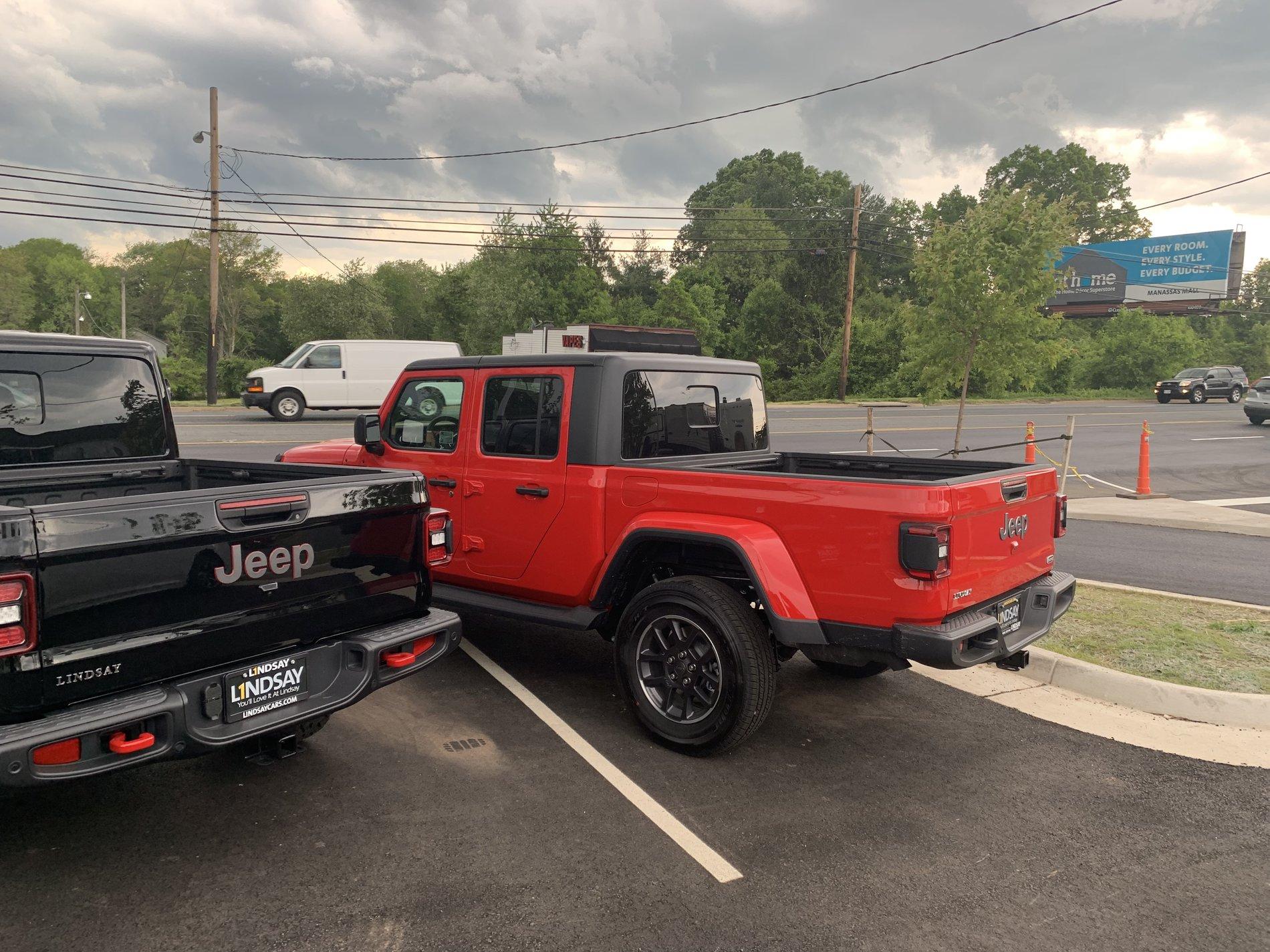 Jeep Gladiator FIRECRACKER RED Gladiator JT Club 2377D741-6096-40F2-9663-305123D676B7