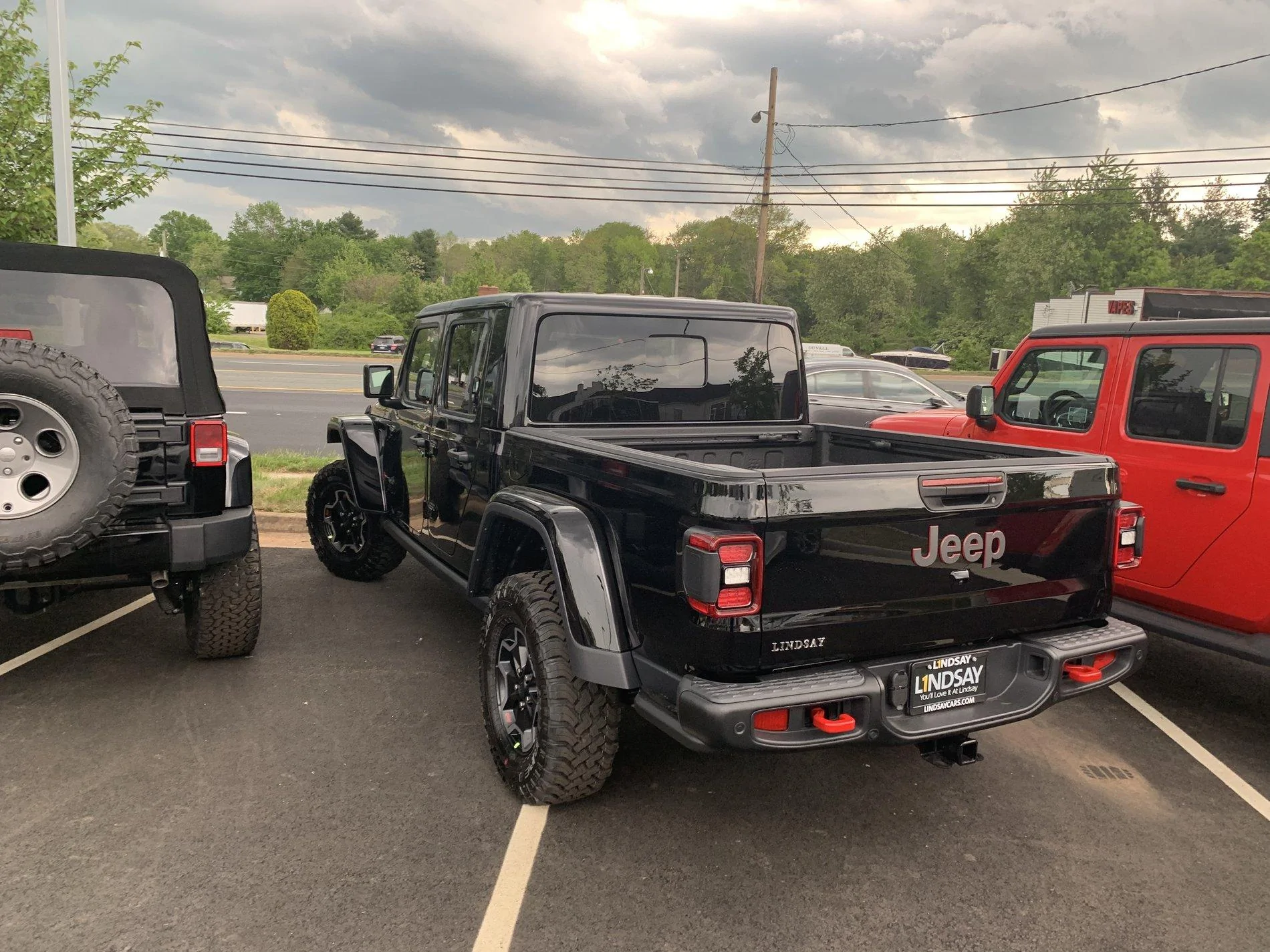 Jeep Gladiator BLACK Gladiator JT Club 8C96184D-B37C-445D-A4AF-F193B8CE4BAD