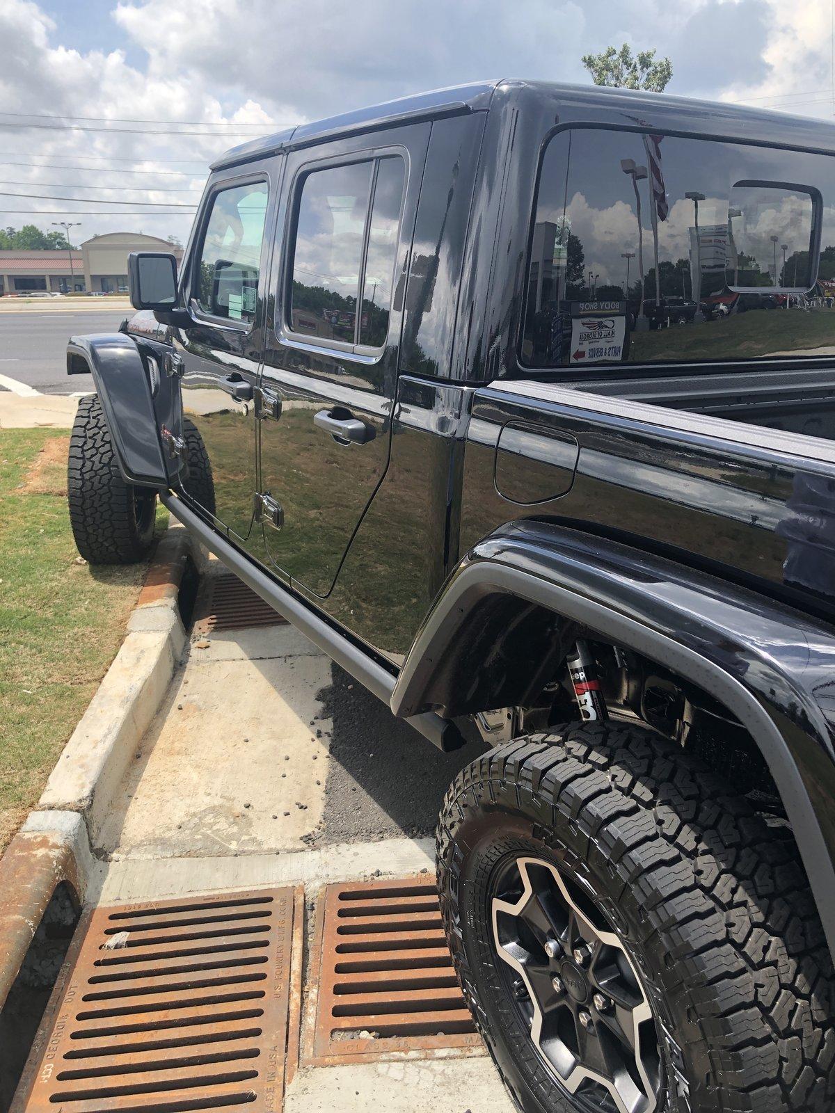 Jeep Gladiator Drove a black Rubicon Gladiator B5618A62-FBBB-422B-A959-4D5EAB8AC0FD