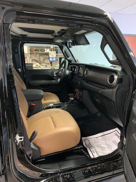 Jeep Gladiator BLACK Gladiator JT Club 23C81EF1-03EE-42B6-9CA8-0DA357A9965D