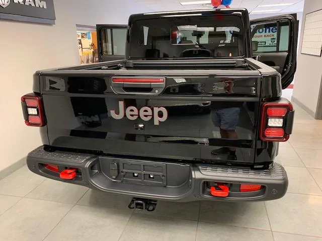Jeep Gladiator BLACK Gladiator JT Club 0175202B-E440-4D27-BD68-2B65E6BEBAD6
