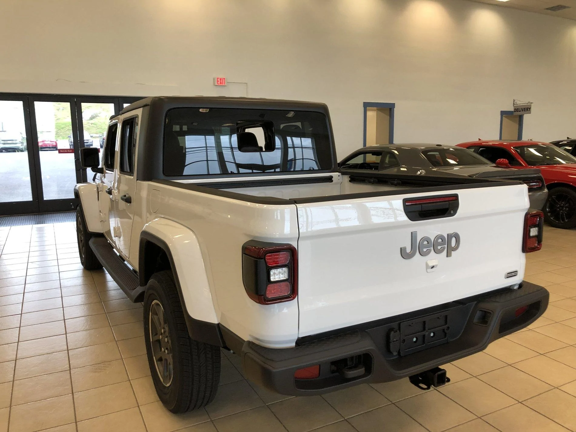 Jeep Gladiator BRIGHT WHITE Gladiator JT Club A22F90A3-1547-48AC-8B38-CA7412AB06C6