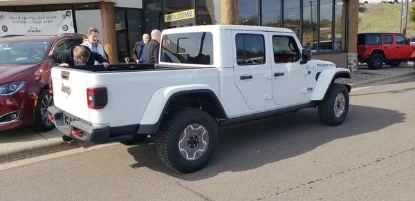 Jeep Gladiator Gladiator on cl in minnesota 029C9E54-9C6A-46C5-88C3-CBF4863EE557