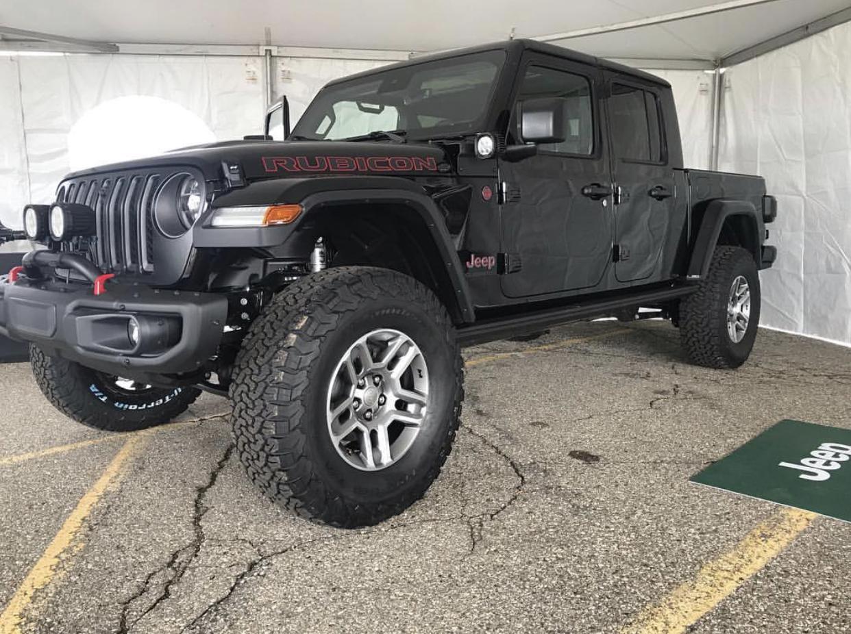 Jeep Gladiator BLACK Gladiator JT Club A07248CE-FF0D-43CE-A1A4-6EF76E9659A2