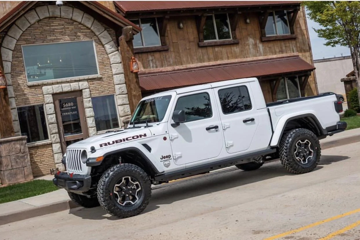 Jeep Gladiator BRIGHT WHITE Gladiator JT Club 6283D233-8F36-477A-A402-14C6B5CCCEE0