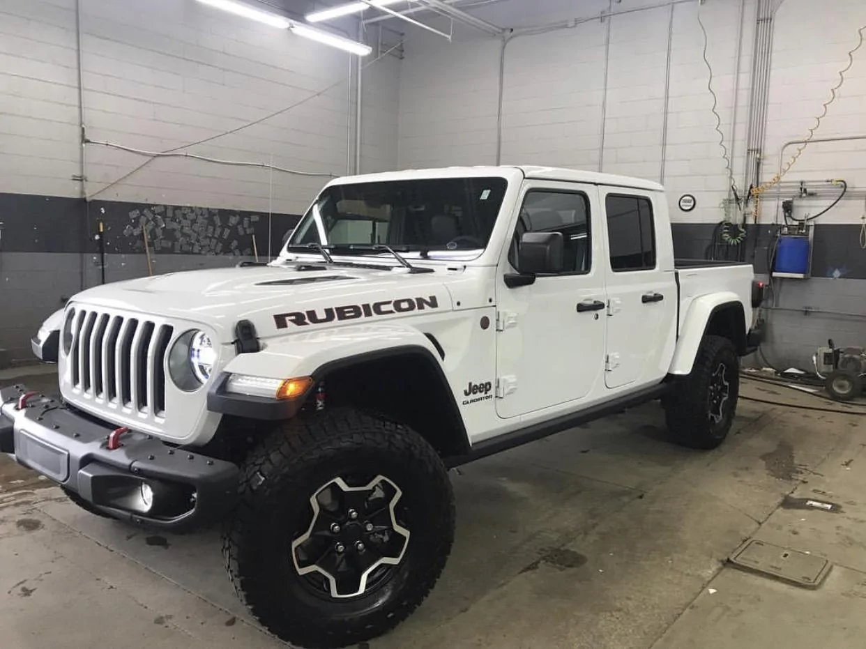 Jeep Gladiator BRIGHT WHITE Gladiator JT Club F3225A45-35FA-4291-90BC-630980F92862