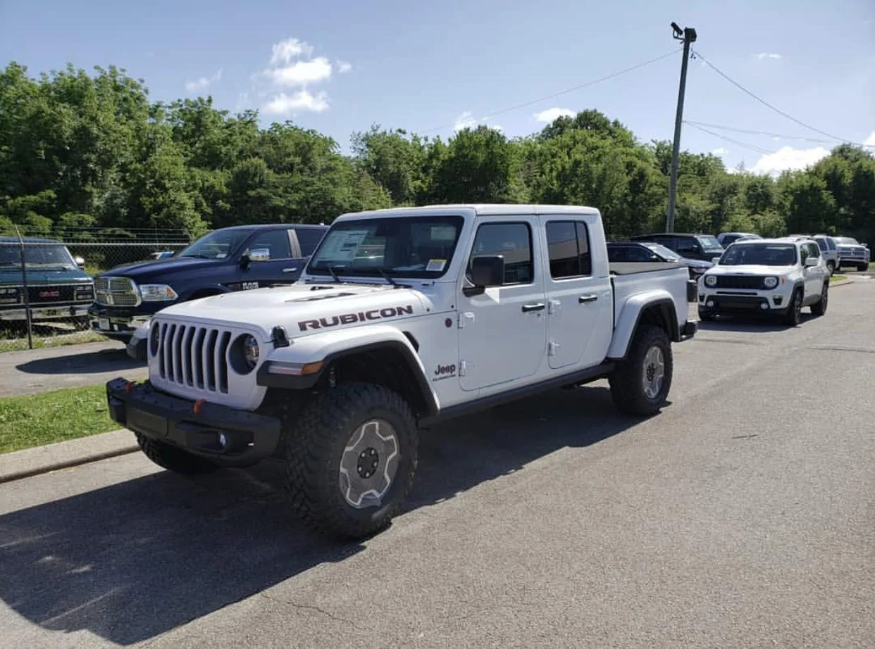 Jeep Gladiator BRIGHT WHITE Gladiator JT Club 9AF6E1E9-1FB0-446F-BB58-8F8E9E380AC0
