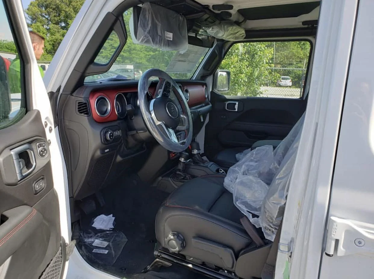 Jeep Gladiator BRIGHT WHITE Gladiator JT Club 45622981-DAEE-4B1A-806A-9AE2FD437846