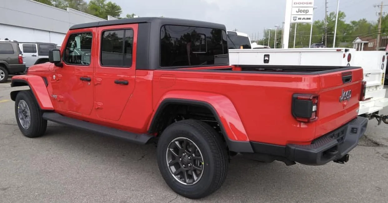 Jeep Gladiator FIRECRACKER RED Gladiator JT Club 04E20CA0-2910-40EB-A5E0-C572BBC7546D