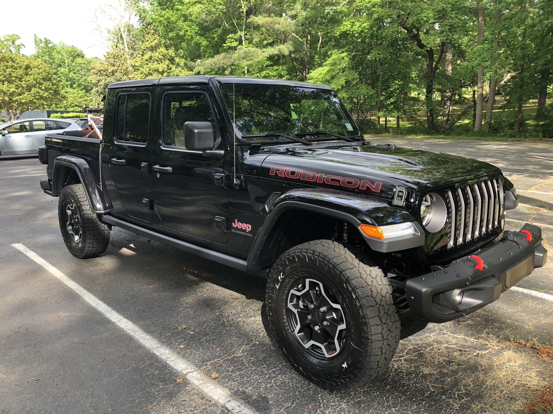 Jeep Gladiator BLACK Gladiator JT Club 96342AAD-6C97-4DC9-9BA3-1B1D866D812D