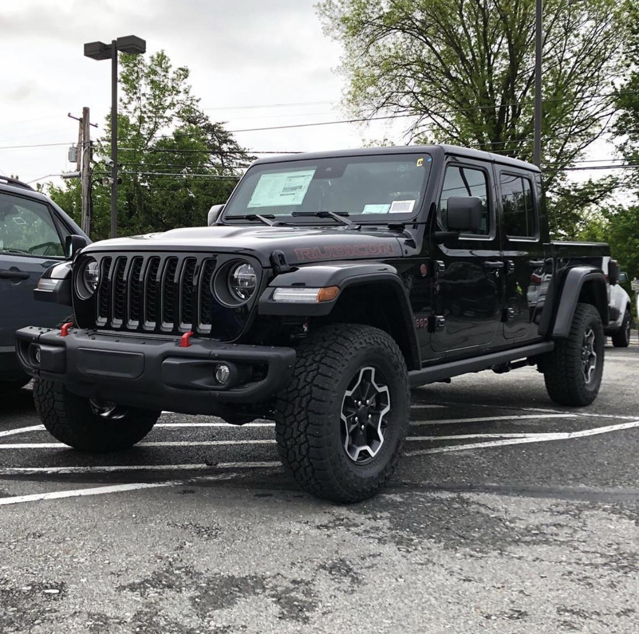 Jeep Gladiator BLACK Gladiator JT Club F8A30365-9500-4A56-8A4F-B166711BD399