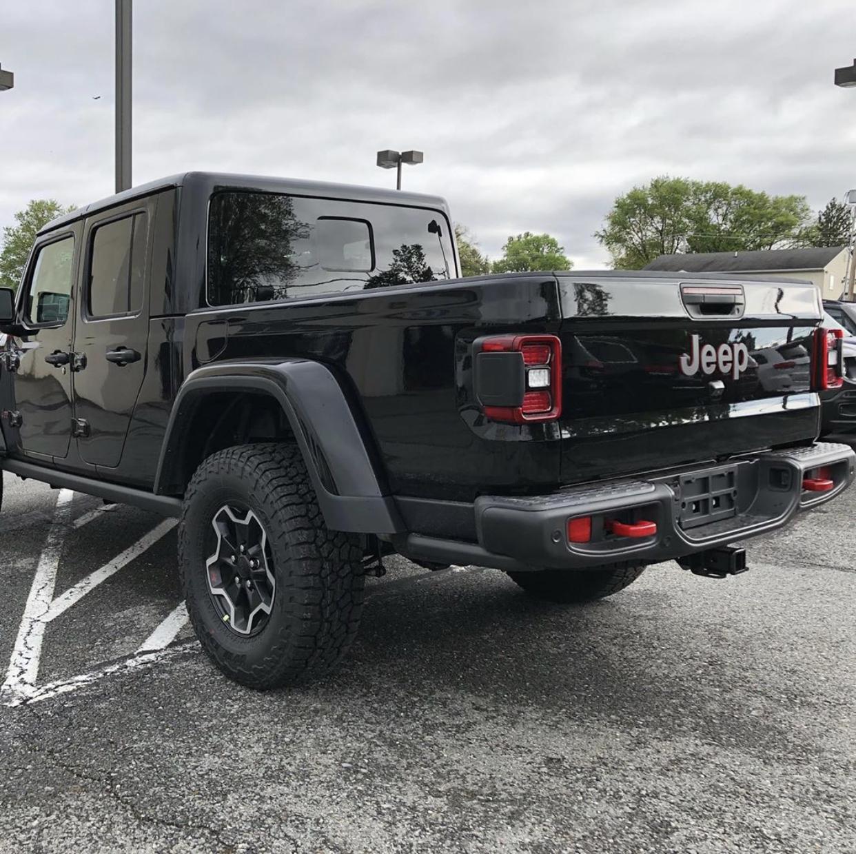 Jeep Gladiator BLACK Gladiator JT Club 64794FD0-2FBF-46A5-8316-902CB176278D