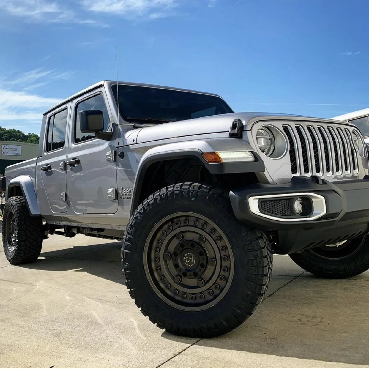 Jeep Gladiator BILLET SILVER Gladiator JT Club 750B525D-8788-43DC-A1BE-9B41EF51B5AA