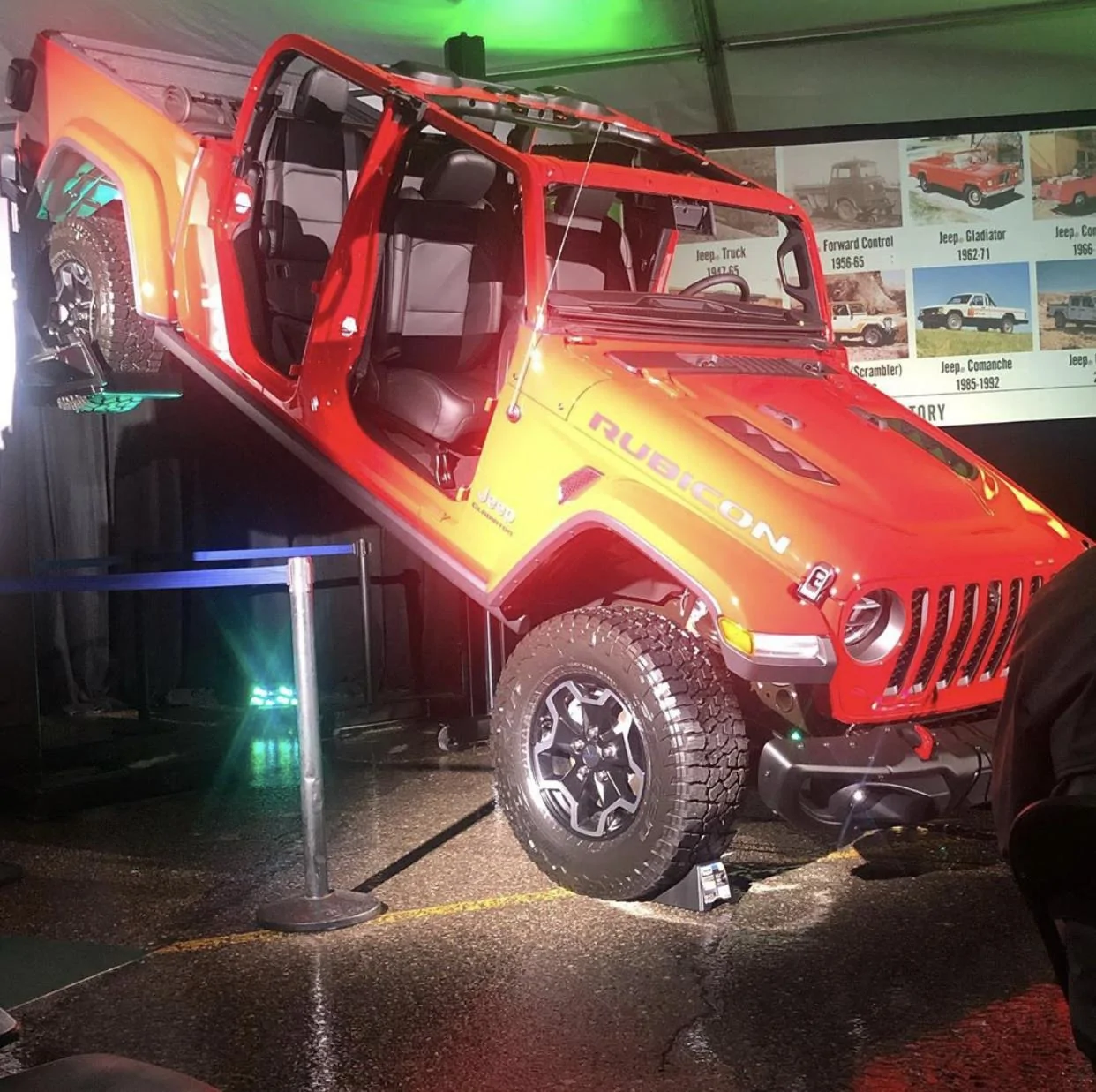 Jeep Gladiator FIRECRACKER RED Gladiator JT Club 030BB8E3-F970-494F-80AD-008759E4224C