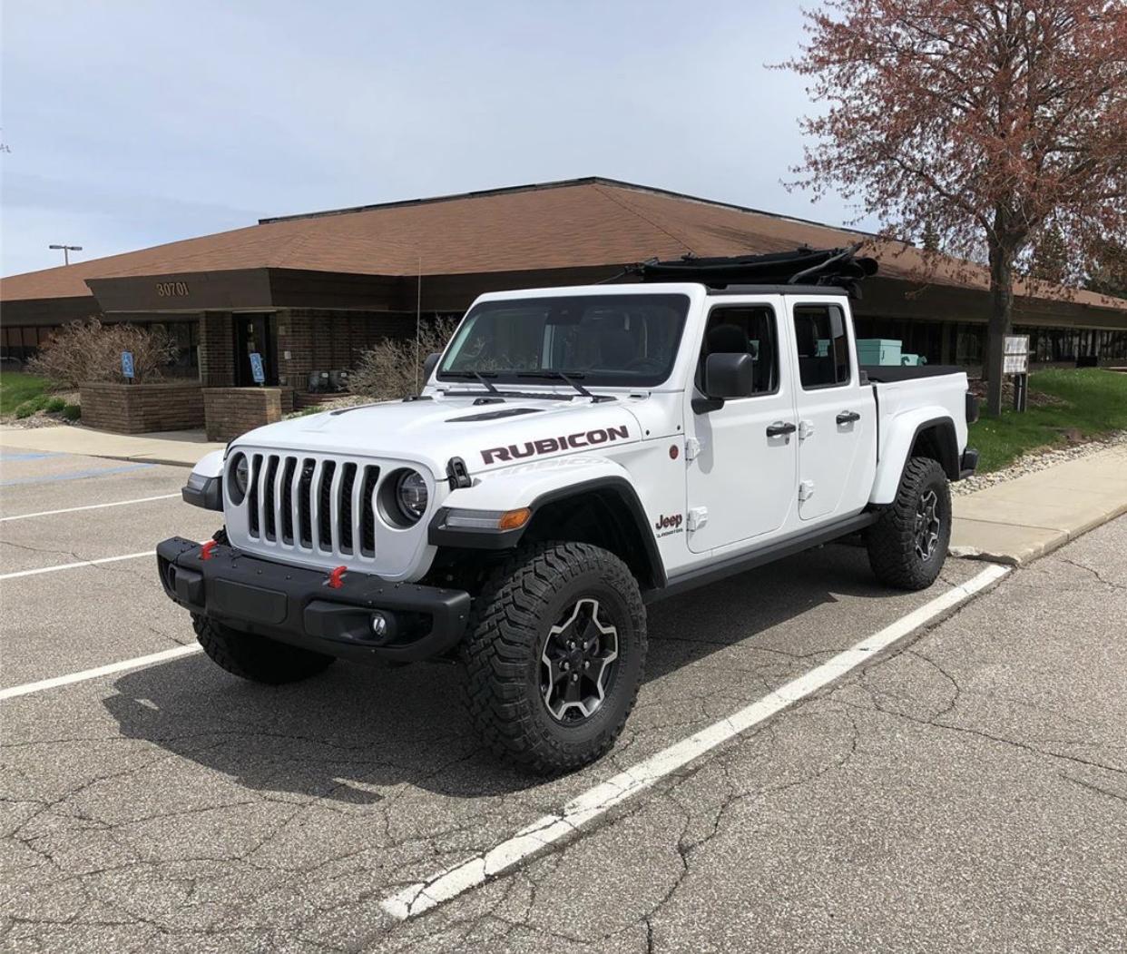 Jeep Gladiator BRIGHT WHITE Gladiator JT Club 20D28A36-5C9F-478A-8A69-15259463788E