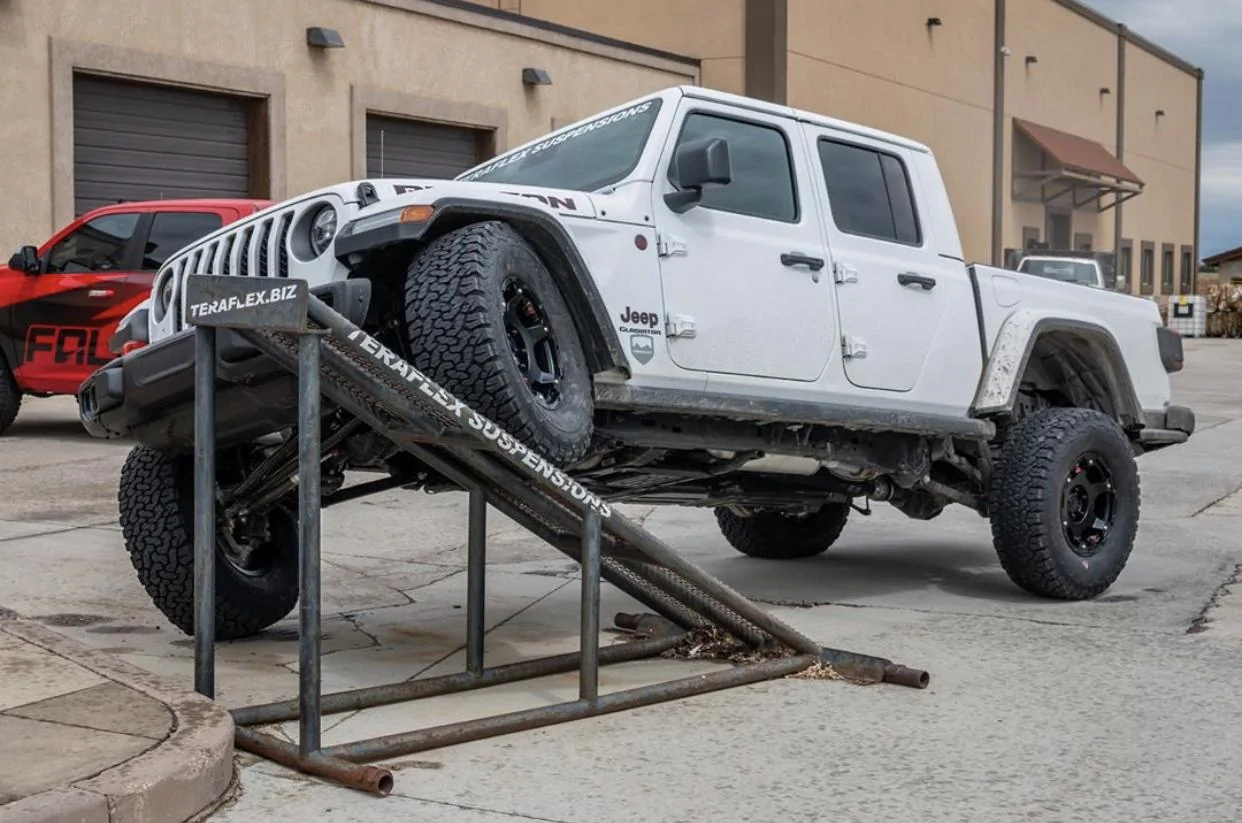 Jeep Gladiator BRIGHT WHITE Gladiator JT Club E4B6D4BD-D287-48AE-BDD3-0BFC813C5A96