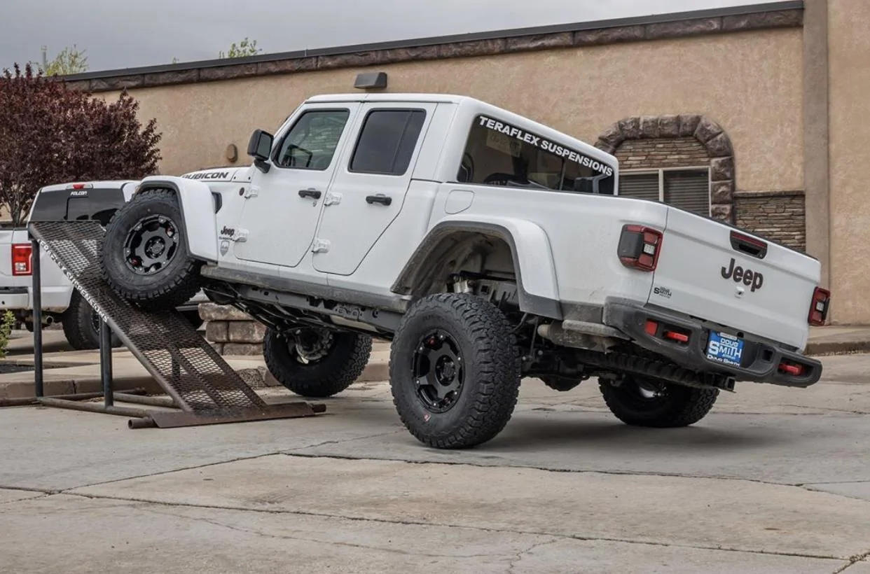 Jeep Gladiator BRIGHT WHITE Gladiator JT Club C8F7F6B3-313B-4332-B0C1-BD9792ADC0D4
