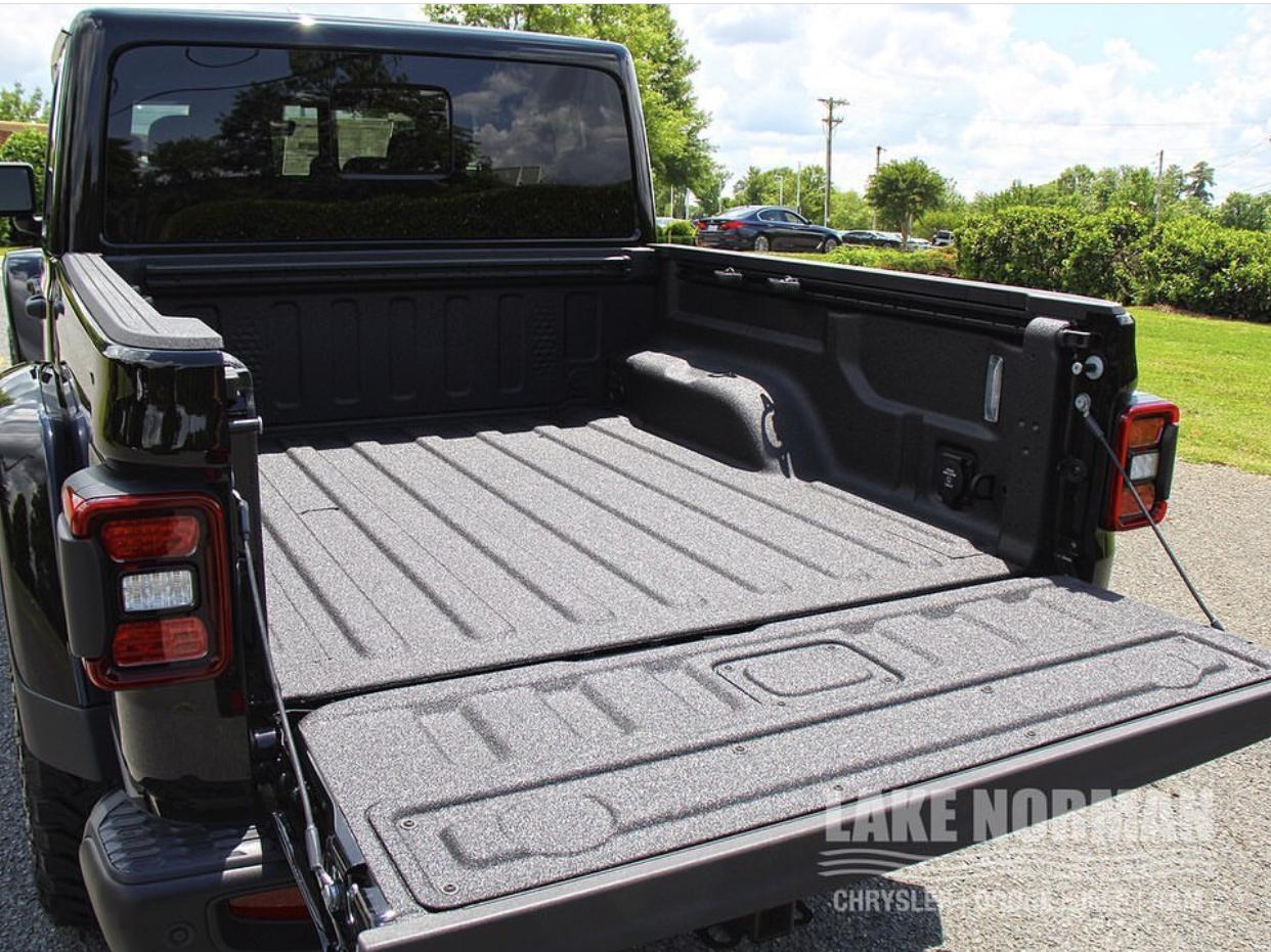 Jeep Gladiator BLACK Gladiator JT Club AC66F154-F444-4385-80E9-52D398664BD4