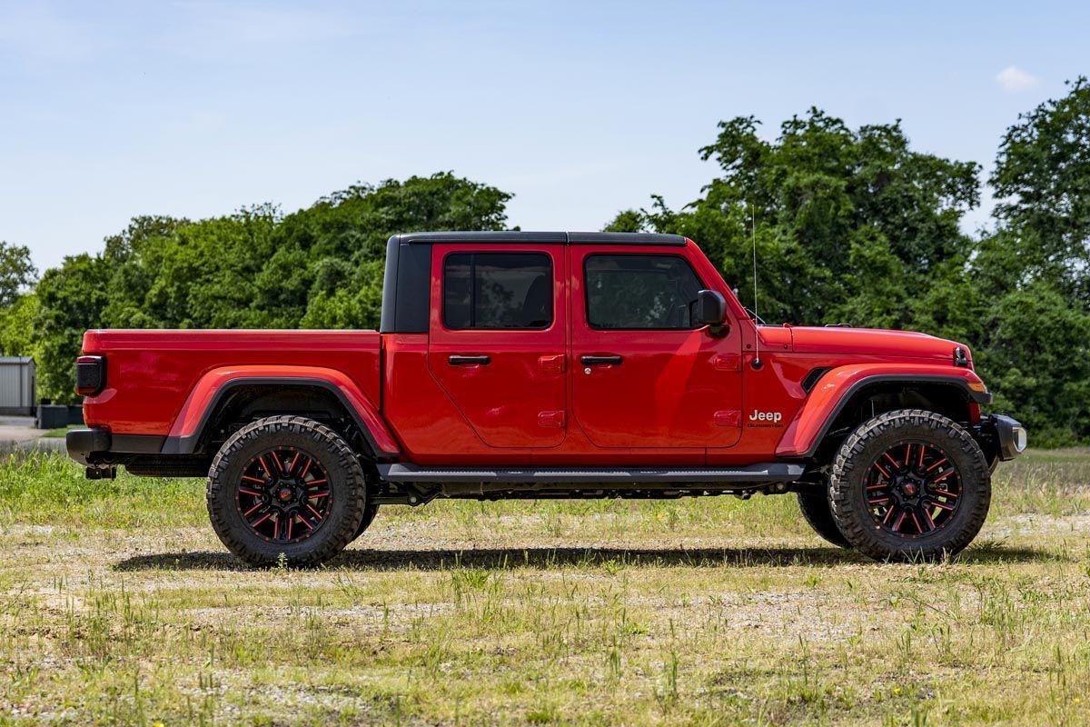 Jeep Gladiator Rough Country Gladiator 2.5in Front lift kit JT 2.5 side