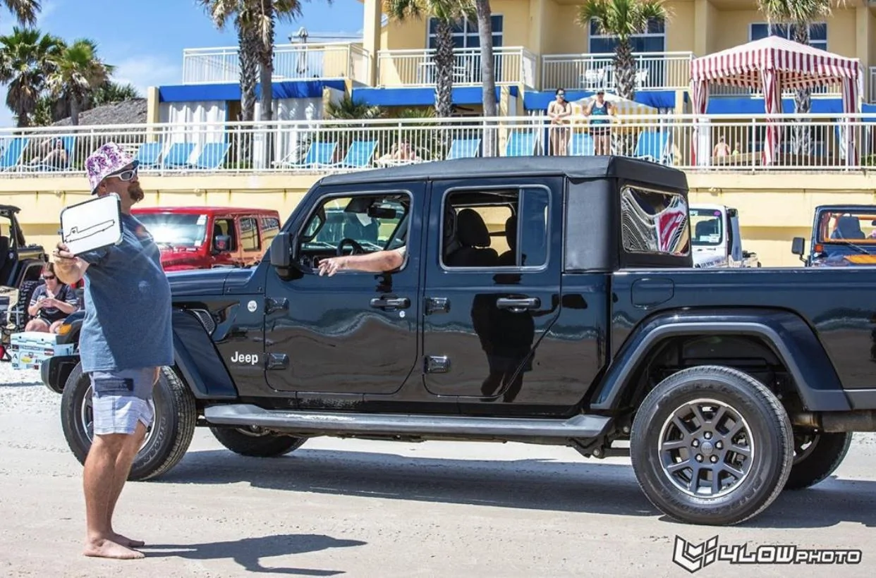 Jeep Gladiator BLACK Gladiator JT Club 77A72A9E-5D31-4427-94FF-FD17E26E9414