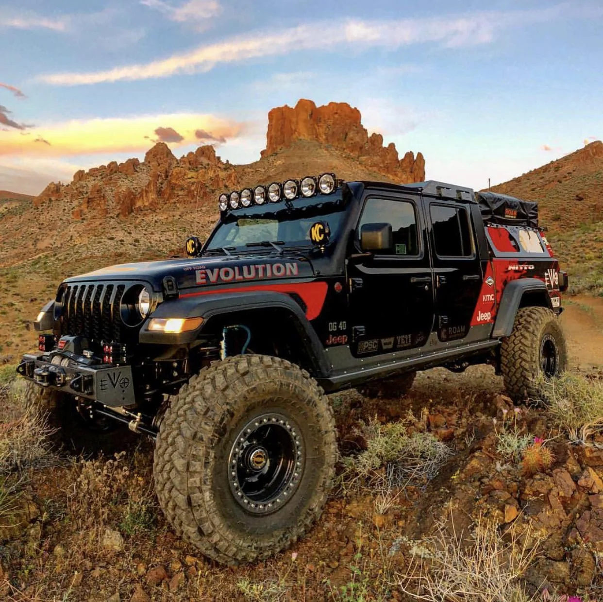 Jeep Gladiator BLACK Gladiator JT Club F6A5F599-CE48-430B-8F25-1D5AC2F40701
