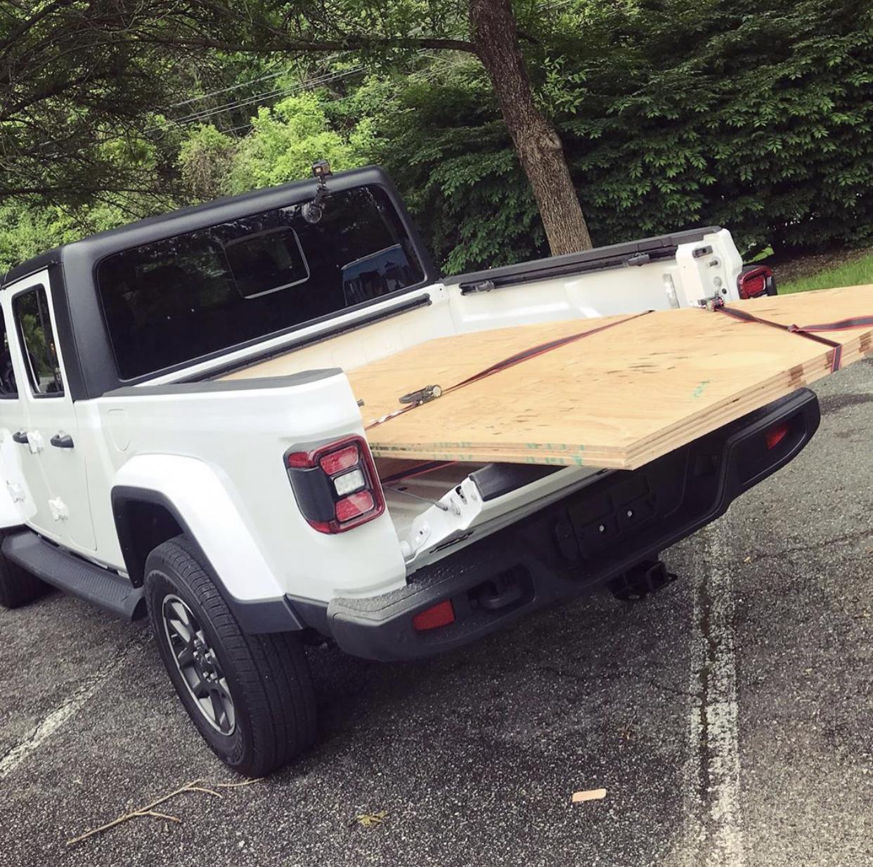 Jeep Gladiator BRIGHT WHITE Gladiator JT Club FBFB1B83-69F4-487D-BFCC-93B598C9E024