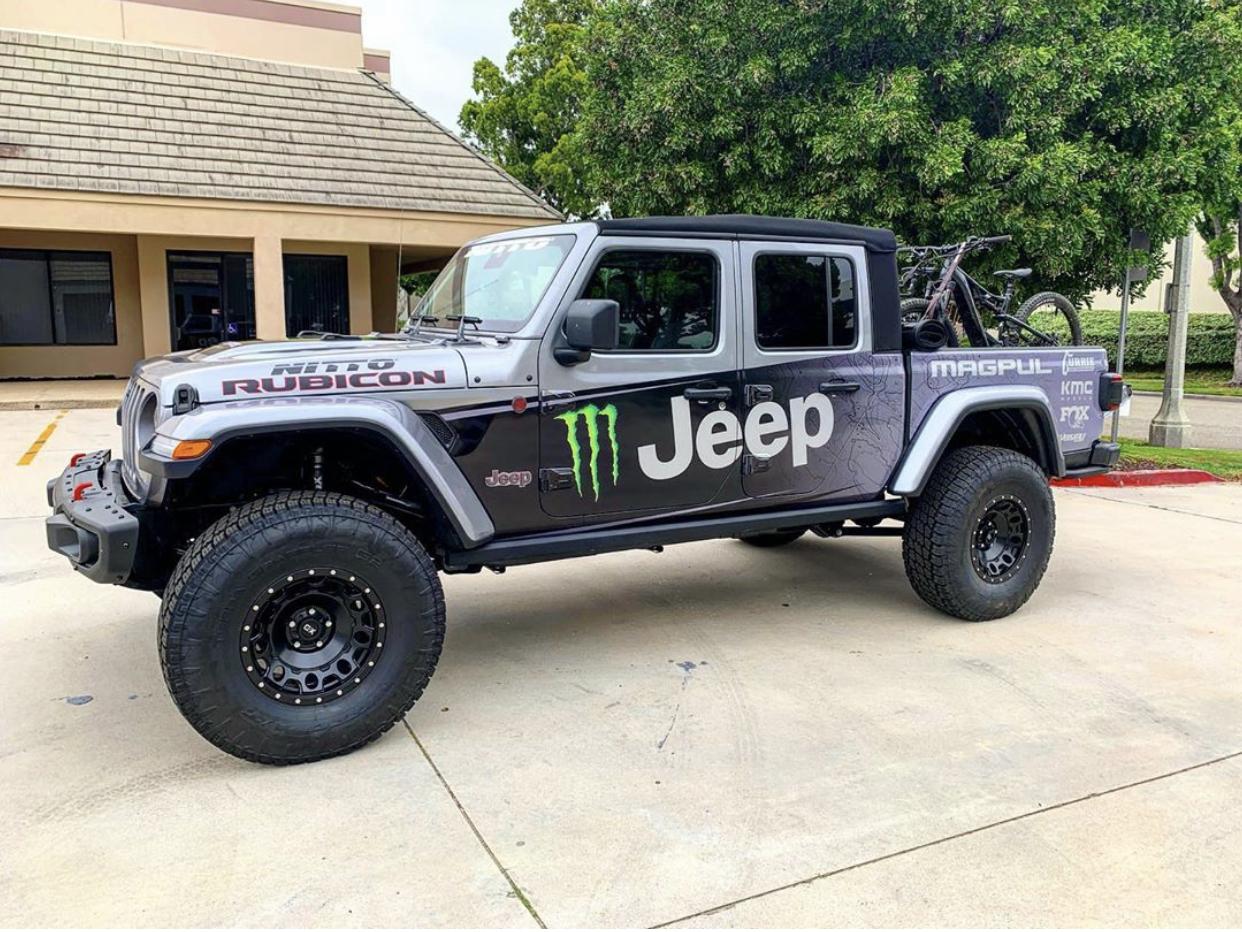 Jeep Gladiator BILLET SILVER Gladiator JT Club 41B5F07C-67A0-4CE3-815B-5832584EF8A1