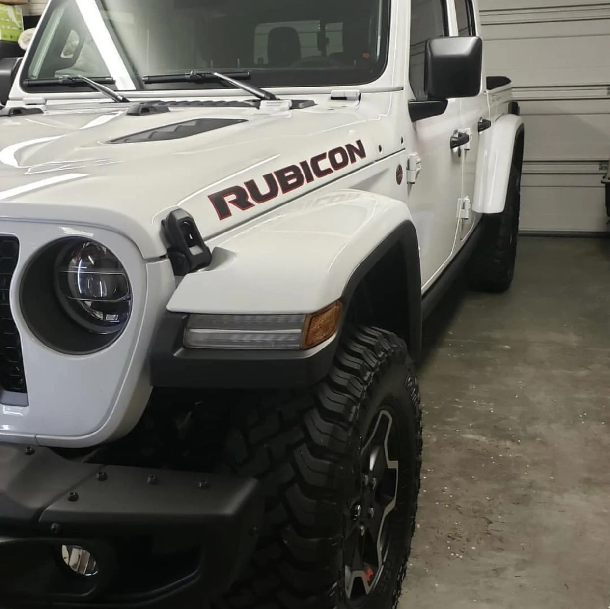 Jeep Gladiator BRIGHT WHITE Gladiator JT Club 75B23087-DFC6-4C1E-80BF-8B3322326A83