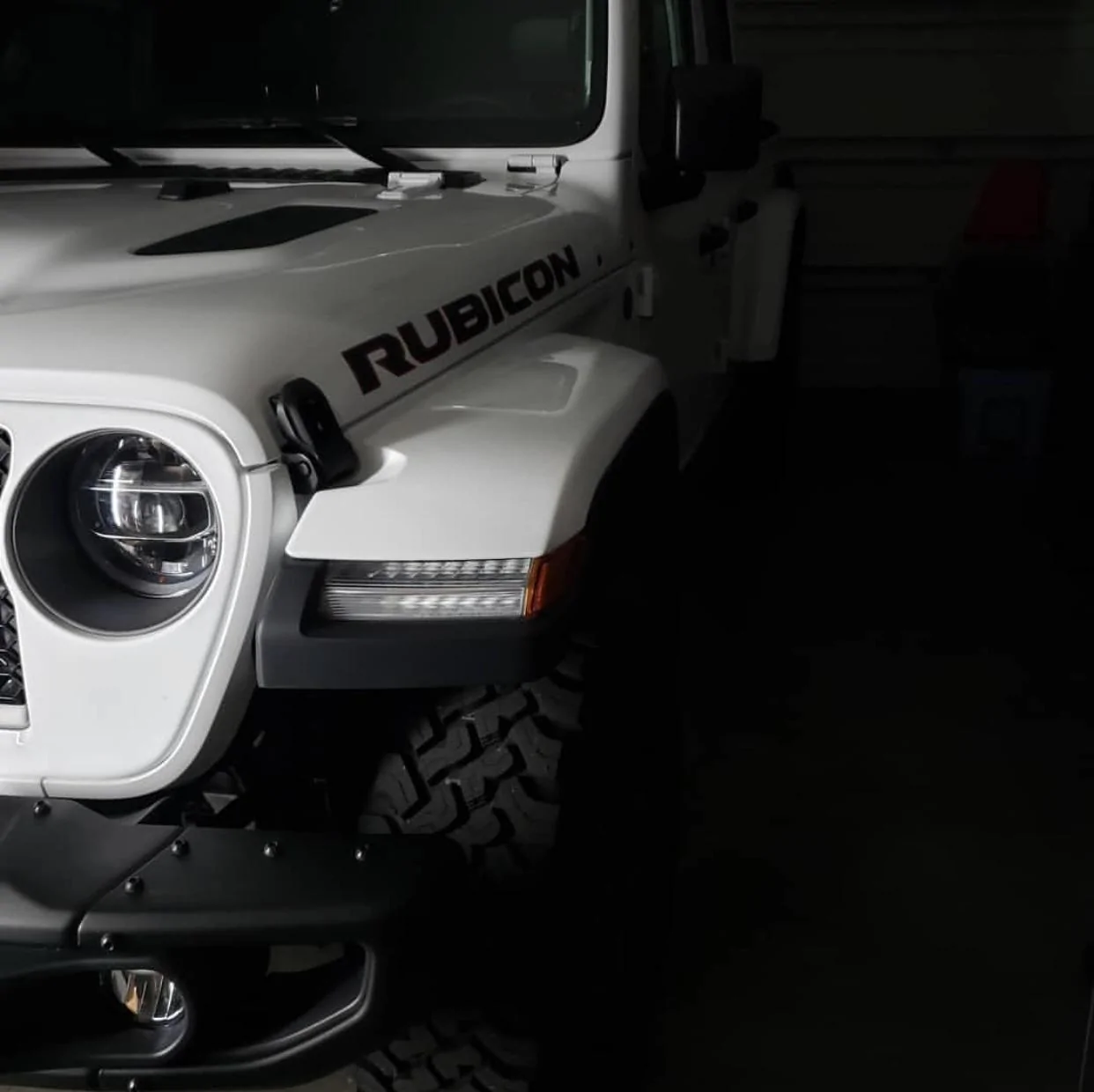 Jeep Gladiator BRIGHT WHITE Gladiator JT Club 5A418972-A219-4747-B92A-6A7E1305BFFE