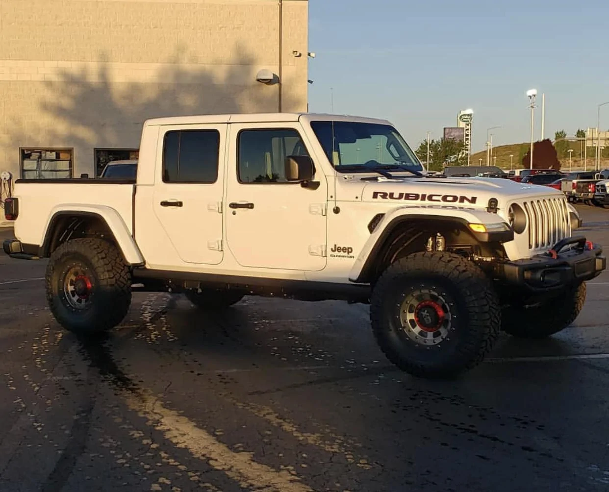 Jeep Gladiator BRIGHT WHITE Gladiator JT Club 288711B1-76FA-445E-98EF-67F9436D7B90