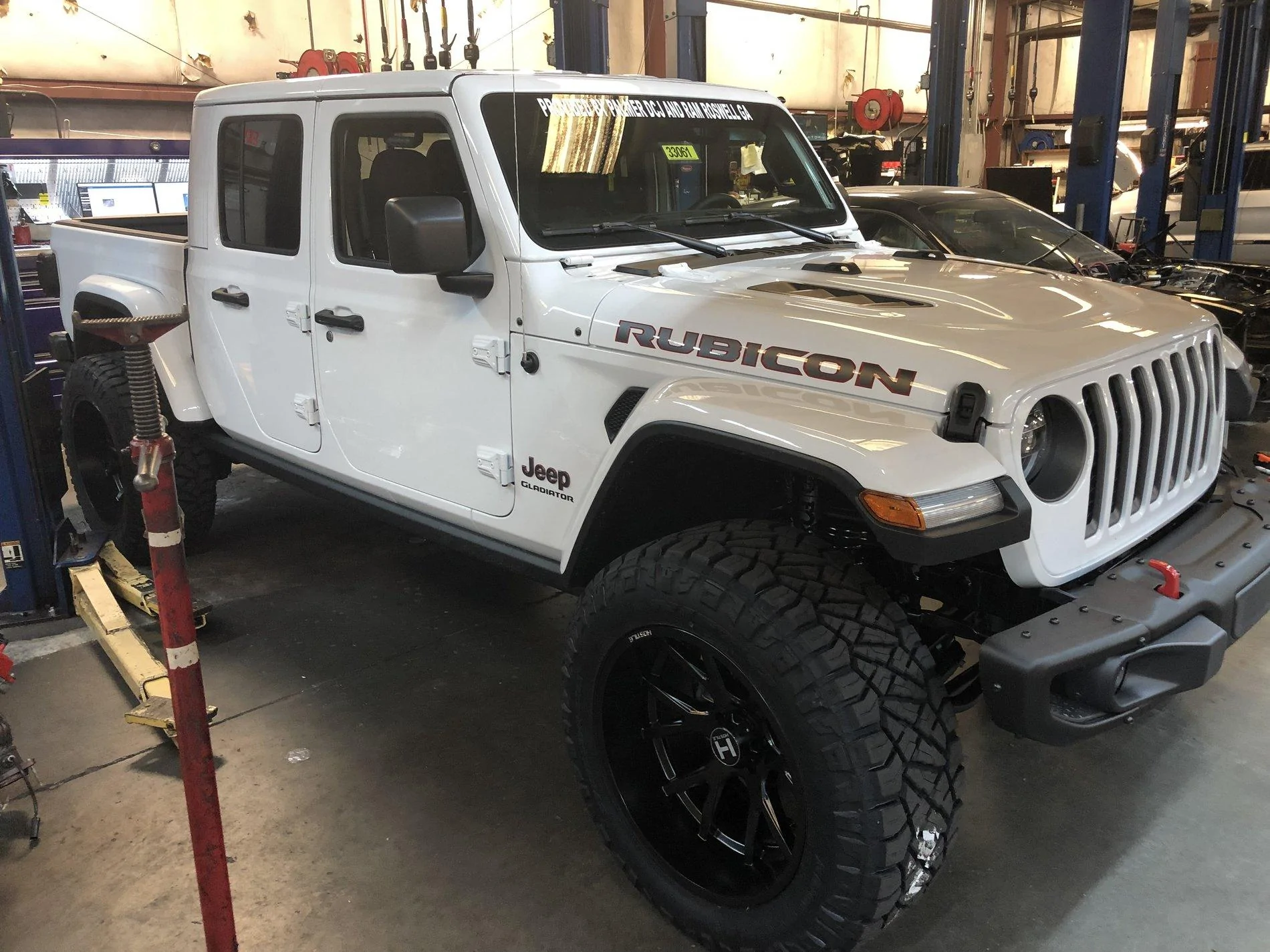 Jeep Gladiator BRIGHT WHITE Gladiator JT Club 43BC9EEC-51AF-4B00-8DE9-390186744DF9