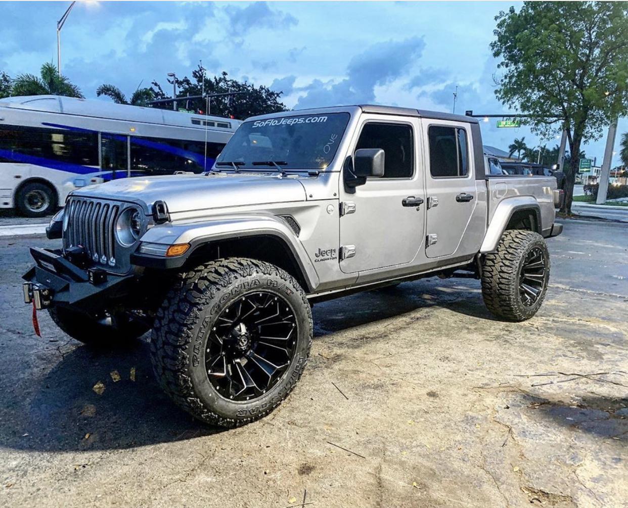 Jeep Gladiator BILLET SILVER Gladiator JT Club 11D31F37-A8E3-4E60-86E9-774520D60FDF